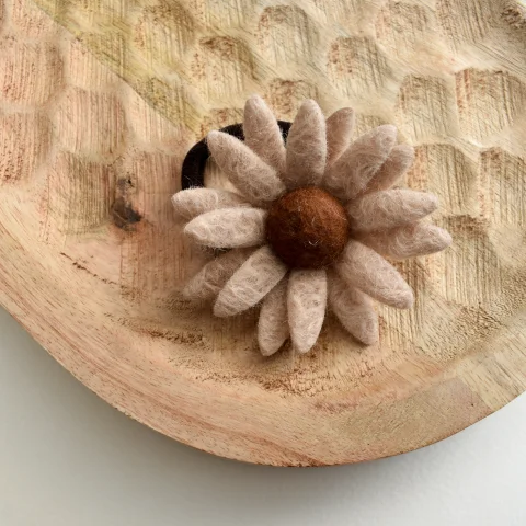 Haarelastiek - Wollen bloem bruin